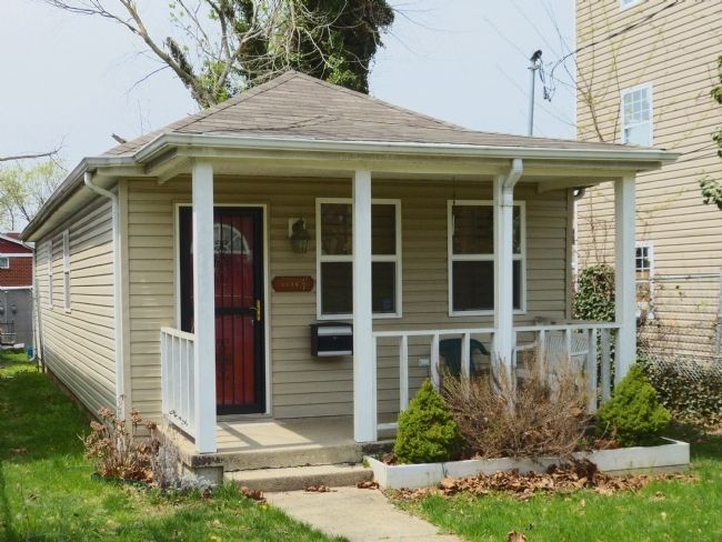 1116-1/2 48th Street. Click for full size. 1116-1/2 48th Street image. Click for full size.