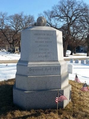 Co. B. 1st Reg. Ill. L't Artillery. Monument. Click for full size. Co. B. 1st Reg. Ill. L't Artillery. Monument image. Click for full size.