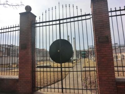 Federal Street Burial Ground Gate image. Click for full size.