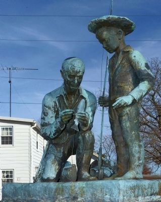 Man and Boy Statue image. Click for full size.