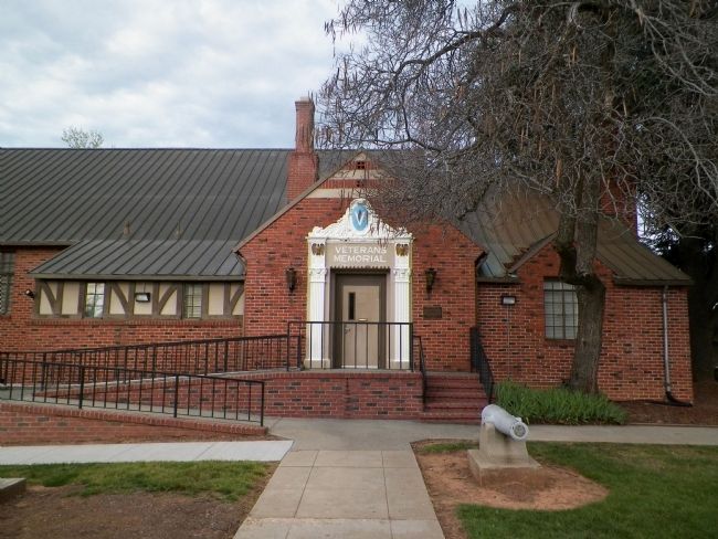 Veteran's Memorial Hall image. Click for full size.