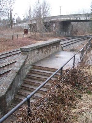 Former Glyndon Railroad Station Access to Trains. Click for full size. Former Glyndon Railroad Station Access to Trains image. Click for full size.