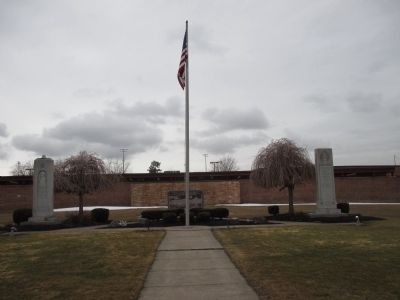 Memorial at Right image. Click for full size.