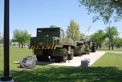 280mm Heavy Motorized Gun M65 and marker image. Click for full size.