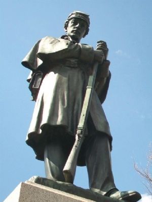Civil War Memorial Statue. Click for full size. Civil War Memorial Statue image. Click for full size.