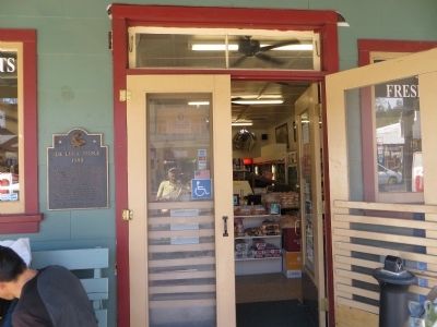 De Luca Store Marker image. Click for full size.