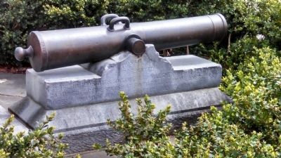 Hampton Battery Monument Cannon image. Click for full size.