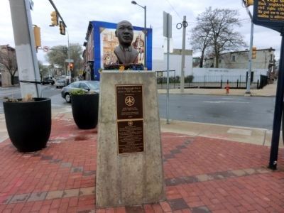 Rev. Dr. Martin Luther King, Jr. Memorial next to the Freedom Now Rally Marker image. Click for full size.