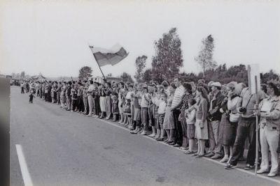 Human Chain image. Click for full size.