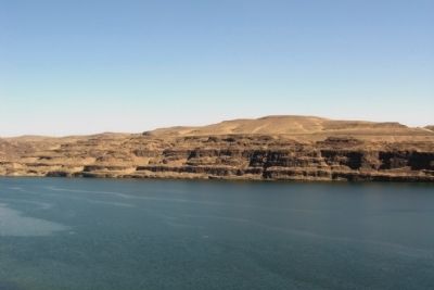 Basalt Layers Along the Columbia River. Click for full size. Basalt Layers Along the Columbia River image. Click for full size.