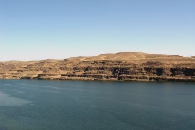 Basalt Layers Along the Columbia River image. Click for full size.