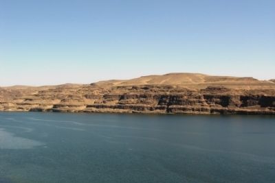 Basalt Layers Along the Columbia River. Click for full size. Basalt Layers Along the Columbia River image. Click for full size.