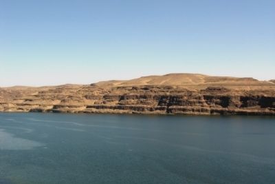 Basalt Layers Along the Columbia River image. Click for full size.