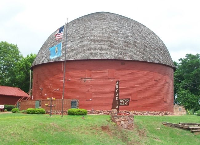 The Arcadia Round Barn image. Click for full size.
