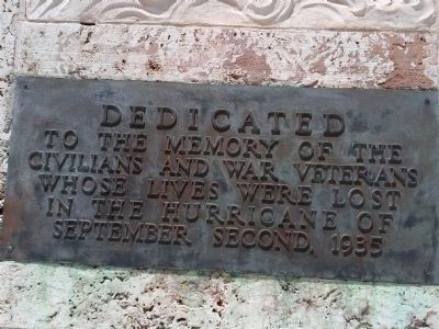 Bronze marker on the front of the Memorial image. Click for full size.