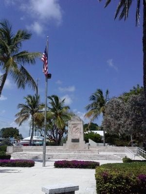 The Florida Keys Memorial with Flag image. Click for full size.