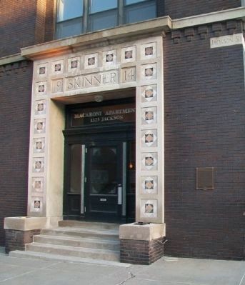 Skinner Macaroni Building and Marker image. Click for full size.