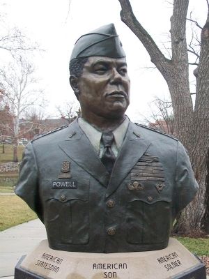 Bust of General Colin L. Powell image. Click for full size.