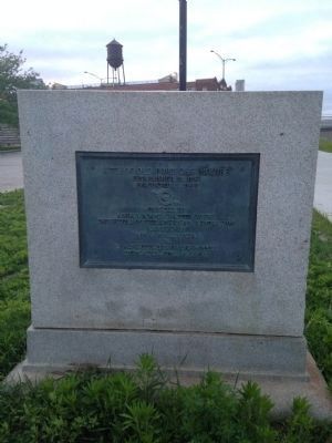 Site of Old Fort Des Moines marker from 1908. image. Click for full size.