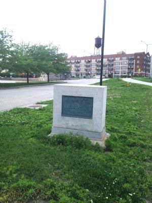 Site of Old Fort Des Moines marker from 1908. image. Click for full size.