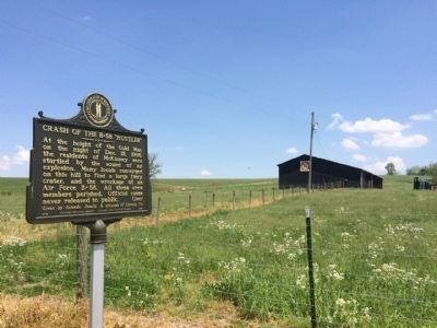 Marker and "tobacco" barn in background. image. Click for full size.
