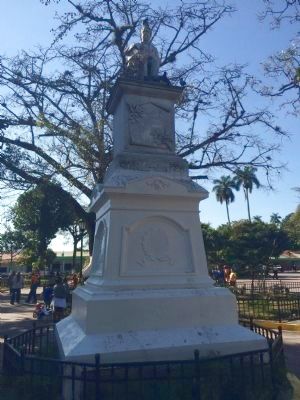 Statue of Daniel Hernndez, namesake of the plaza image. Click for full size.