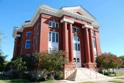Fifth Newberry County Courthouse (1908, Neo-classical)<br>1226 College Street image. Click for full size.