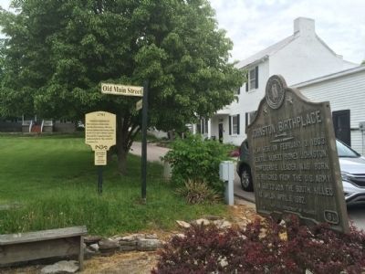 "Washington Courthouse Site" Marker in distance.. Click for full size. "Washington Courthouse Site" Marker in distance. image. Click for full size.