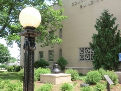 Courthouse Lampposts and Courthouse Bell Marker. Click for full size. Courthouse Lampposts and Courthouse Bell Marker image. Click for full size.