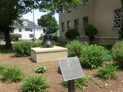 Courthouse Lampposts and Courthouse Bell Marker. Click for full size. Courthouse Lampposts and Courthouse Bell Marker image. Click for full size.