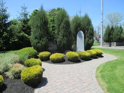 Memorial at Left image. Click for full size.