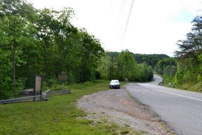 View to North Along N. Laurel Road (US 25) image. Click for full size.