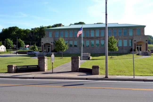 Laurel County Schools Administration Office Building image. Click for full size.