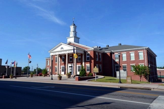 Laurel County Court House image. Click for full size.