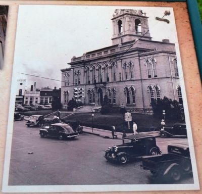 Robertson County Courthouse in the 1940's image. Click for full size.