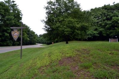 View to Southwest Along Natchez Trace Parkway image. Click for full size.