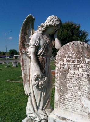 Beautiful statue in La Grange's Old City Cemetery image. Click for full size.