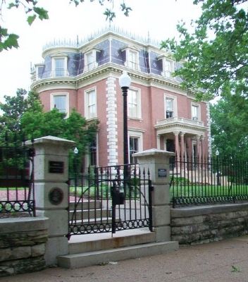 Missouri Governor's Mansion and Markers image. Click for full size.