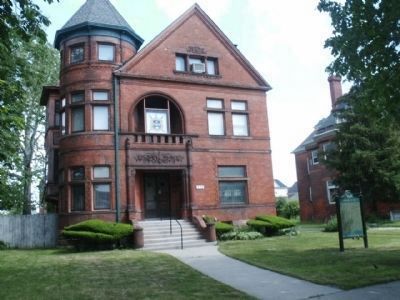 Omega Psi Phi House image. Click for full size.