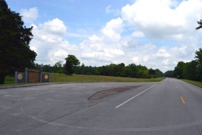 View to North Along Natchez Trace Parkway<br>into Tennessee image. Click for full size.