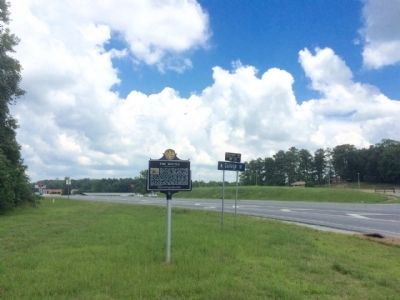 Wide shot of marker looking north on U.S. 280. image. Click for full size.