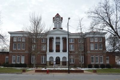 Holly Springs Courthouse image. Click for full size.