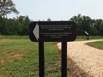 Marker indicating the location of the spur trail at Fort Harrison image. Click for full size.