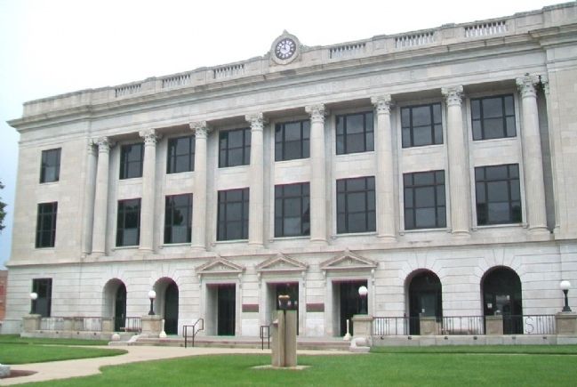 Pettis County Courthouse. Click for full size. Pettis County Courthouse image. Click for full size.
