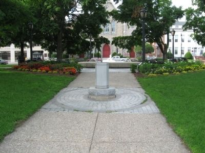 Pittsfield Elm Tree Sundial image. Click for full size.