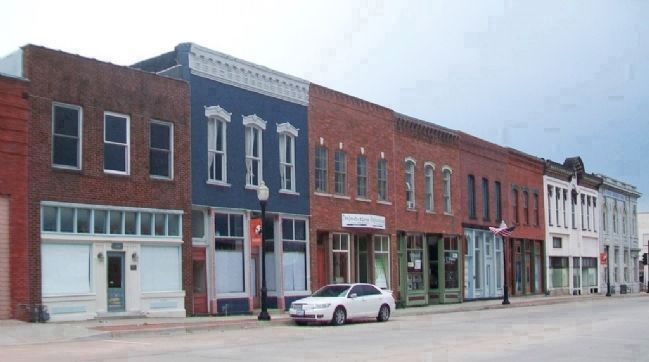 100 Block of East Main Street image. Click for full size.