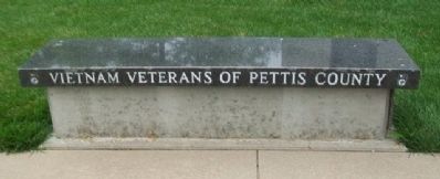 Vietnam War Memorial Bench image. Click for full size.