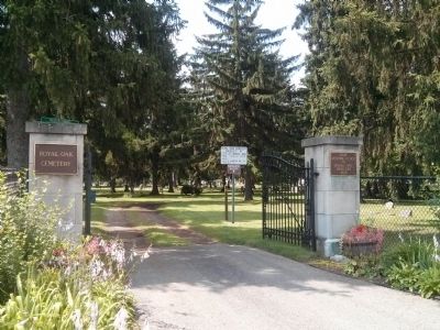 Twelve Mile Road Entrance to Royal Oak Cemetery image. Click for full size.