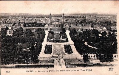 <i>Paris - Vue sur le Palais du Trocadero, prise de Tour Eiffel</i> image. Click for full size.