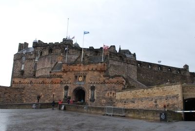 Edinburgh Castle entrance image. Click for full size.